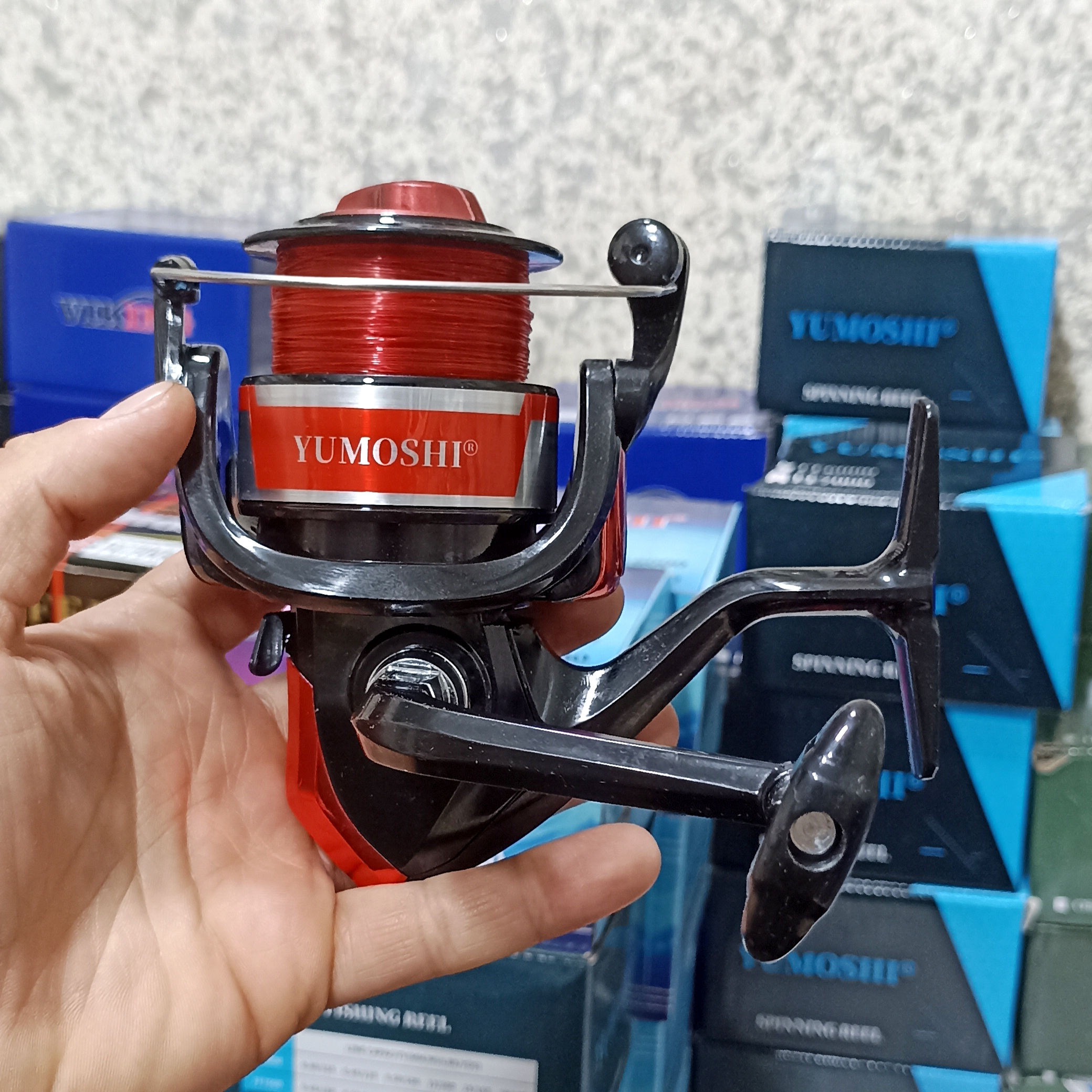 چرخ ماهیگیری 7000 برند یوموشی به همراه نخ مدل MK7000 مناسب برای چوب ماهیگیری لنسر ماهیگیری