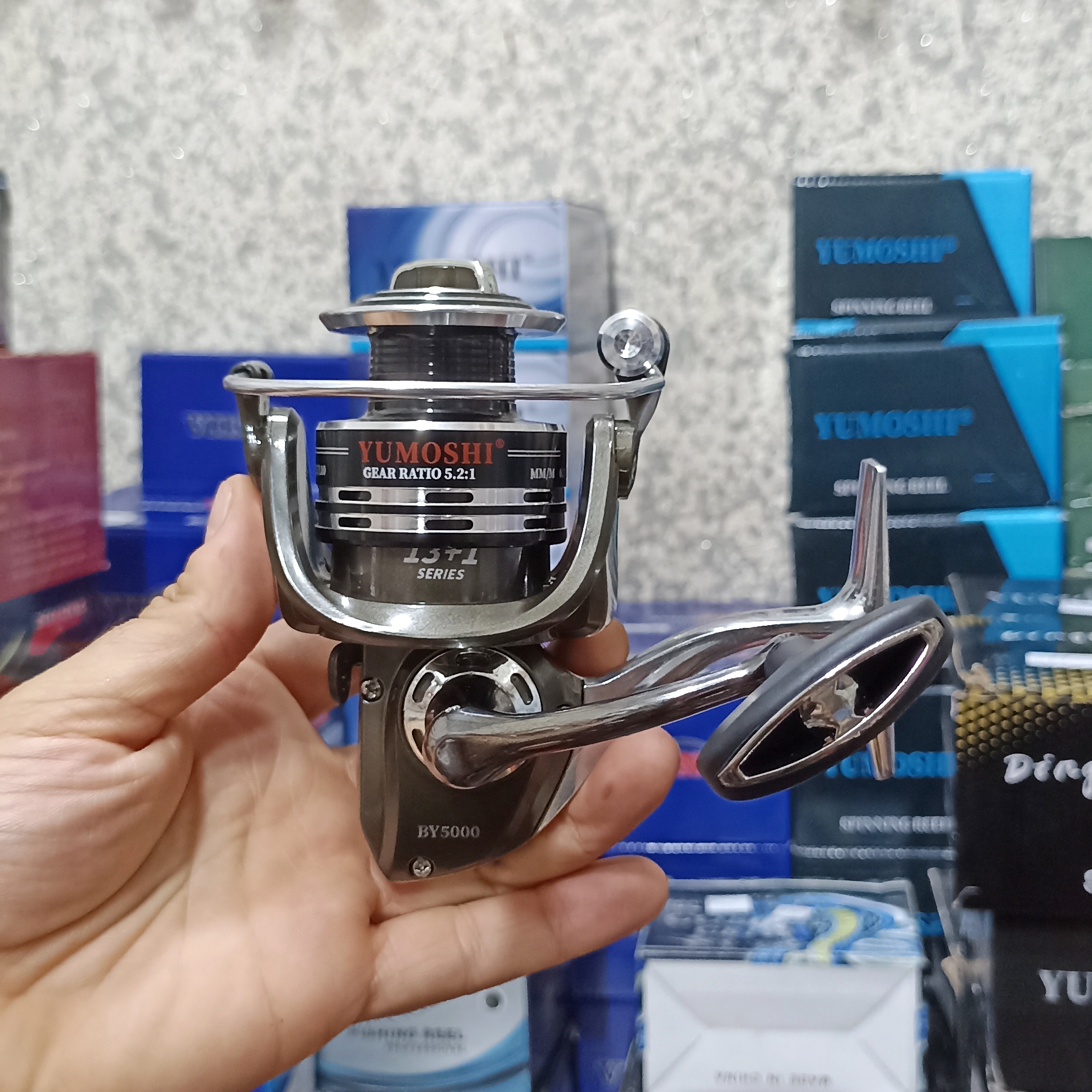 چرخ ماهیگیری 5000 برند یوموشی مدل BY 5000 تمام فلزی مناسب برای چوب ماهیگیری لنسر ماهیگیری