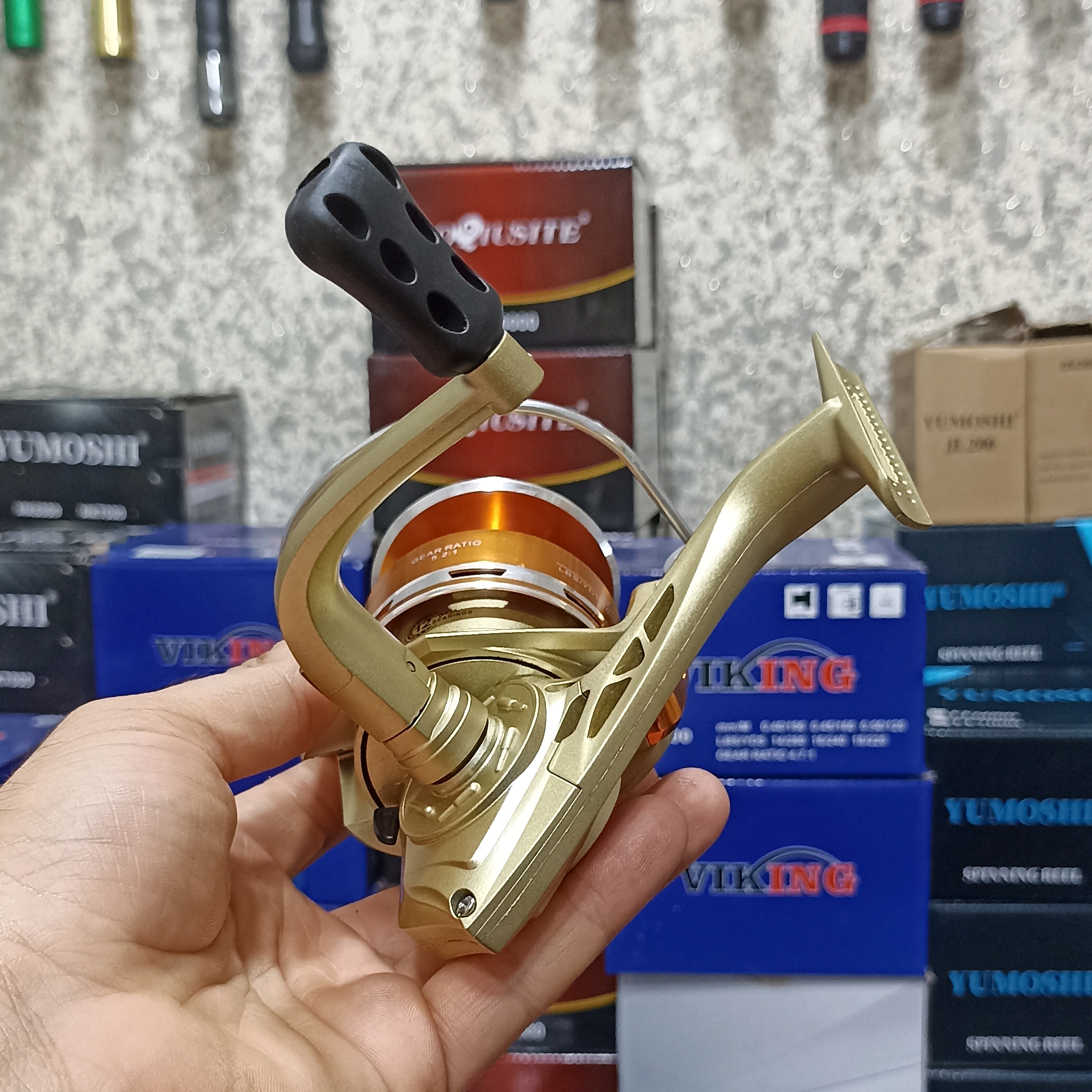 چرخ ماهیگیری 7000 برند مستر مدل AC gold 7000 مناسب برای چوب ماهیگیری لنسر ماهیگیری