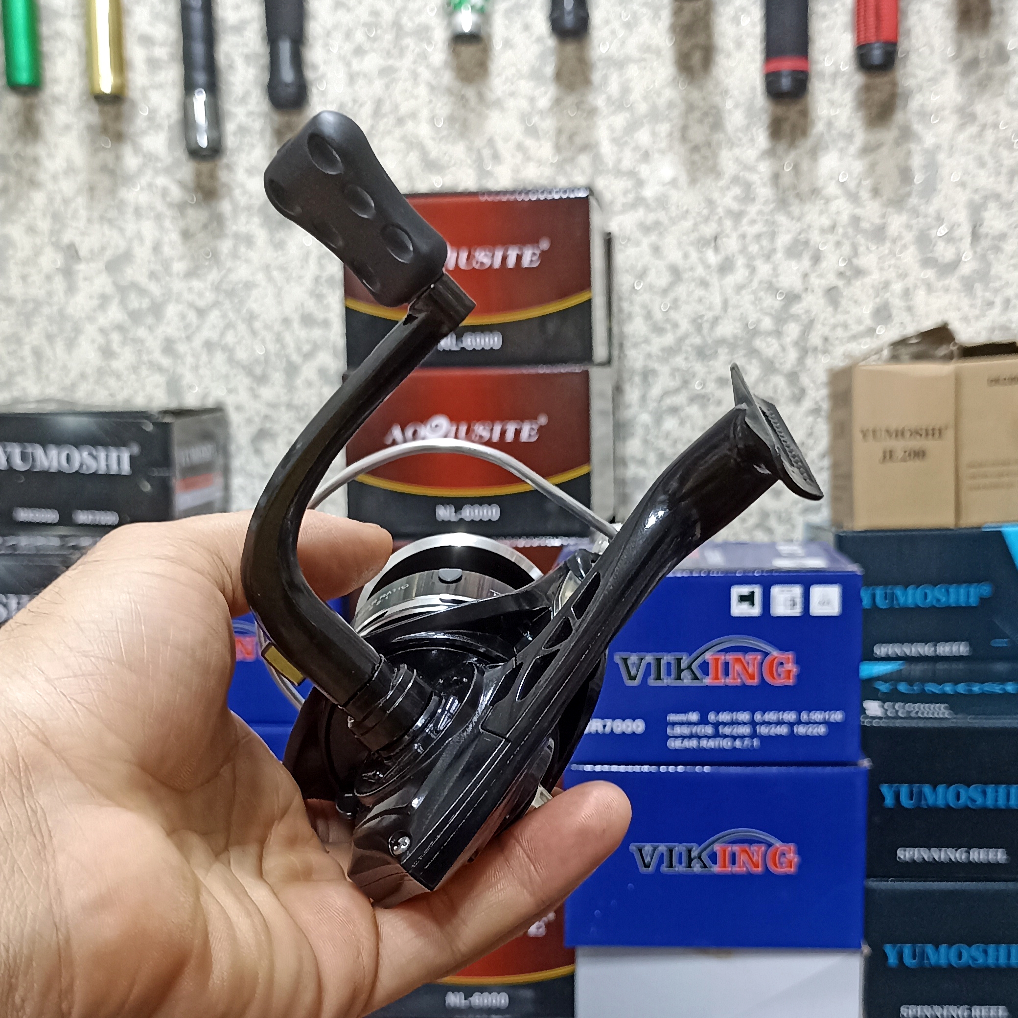 چرخ ماهیگیری 6000 برند مستر مدل AC black 6000 مناسب برای چوب ماهیگیری لنسر ماهیگیری